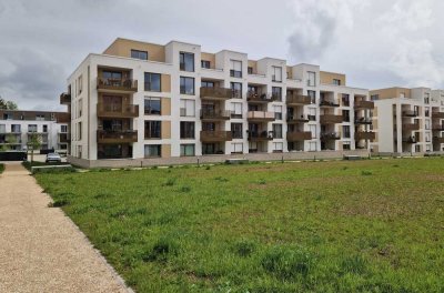 Kurzfristig beziehbar - Moderne 3-Zi.-Wohnung, Einbauküche, Loggia, 2 Stellplätze