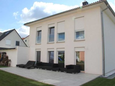 Günstige 3-Raum-Villa mit gehobener Innenausstattung und EBK in Mahlow Blankenfelde-Mahlow