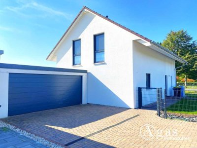 Modernes Einfamilienhaus mit Garage und großem Garten in Seenähe