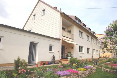 Sonnige, geräumige Dachgeschoßwohnung