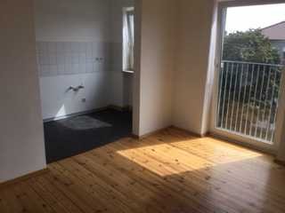 4-Zimmer-Wohnung in der Nähe der Stadtgrenze frei und ab sofort verfügbar