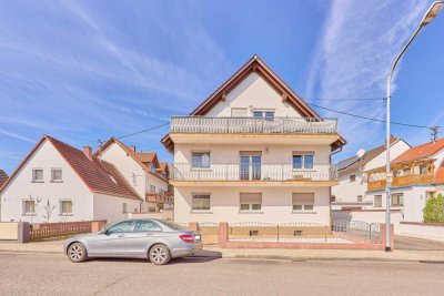 Schöne helle Wohnung mit herrlichem Balkon und Blick ins Grüne!!