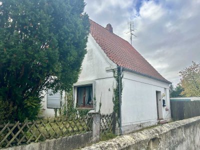 Sanierungsfähiges Einfamilienhaus auf einem großen Grundstück