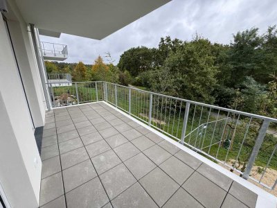 ERSTBEZUG! Moderne 3-Zi.-Whg. KfW55, 2 Bäder, Balkon, Aufzug & TG-Stellplatz (Wallbox Optional)