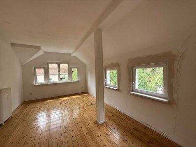 Helle Dachgeschosswohnung mit Balkon in ruhiger Lage von Berlin-Zehlendorf