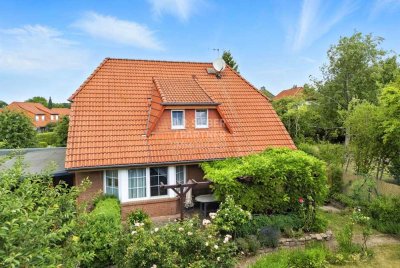 Charmantes EFH mit großer Südwest-Terrasse und idyllischem Grundstück * Garage und Carport