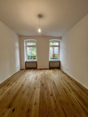 Ruhige zentral gelegene Zwei-Zimmer-Wohnung (Erstbezug nach Sanierung / WG geeignet)