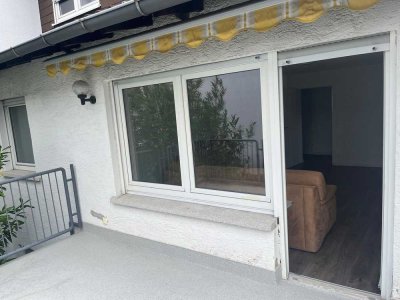 Geschmackvolle 4-Zimmer-Wohnung mit geh. Innenausstattung mit Balkon und EBK in Mörfelden-Walldorf