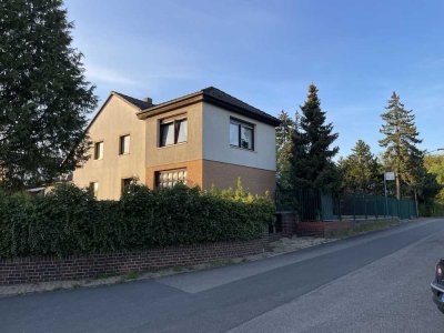 freistehendes Zweifamilienhaus mit Anbau