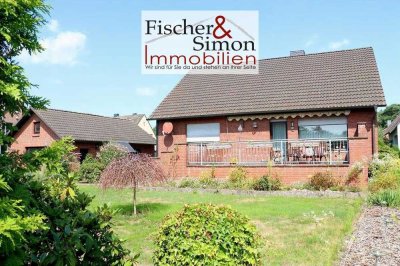 RESERVIERT: solide Immobilie mit Einliegerwohnung, Vollkeller, Doppelgarage in ruhiger Lage