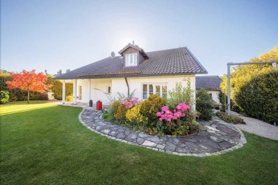 ++ Traditionelle VILLA trifft familiegerechte MODERNE! 240qm Wfl, sep. ELW & PARKGRUNDSTÜCK!