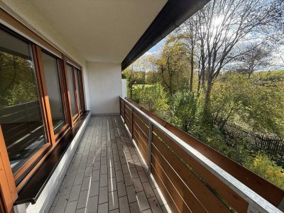 ++ LEERSTAND // Stilvolle, sanierte 2-Zi. Whg mit großem Balkon in bester Lage ++