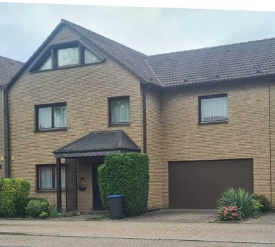 Zweifamilienhaus in ruhiger Wohnlage - Düsseldorf-Hellerhof West