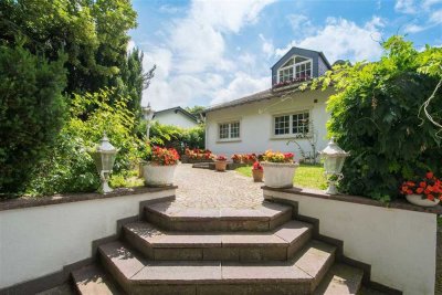 Seltene Gelegenheit - Familiendomizil mit Traumgrundstück in Bad Homburg - Dornholzhausen