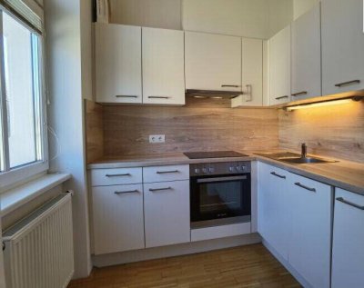 Provisionsfrei für den Mieter! 3-Zimmer-Wohnung in wunderschönem Altbau!