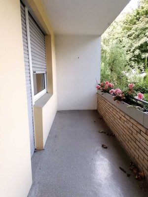 gut aufgeteilte Erdgeschoss-Wohnung mit Balkon