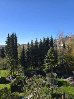 Charmante 2,5-Zimmer-Wohnung mit Fernblick und Gartennutzung