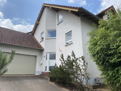 BEAUTIFUL FREESTANDING HOUSE WITH DOUBLE GARAGE!