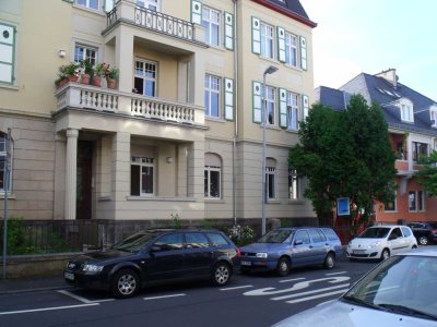 Attraktive, helle und freundliche Altbauwohnung von Privat