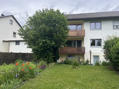 Helle Doppelhaushälfte mit Garten + Garage