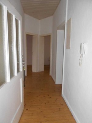 3 Zi-Wohnung im Hochpaterre mit Gartenzugang