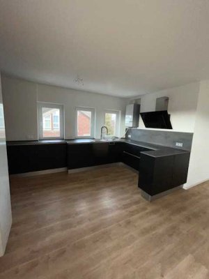 Stilvolle 3-Zimmer-Wohnung mit gehobener Innenausstattung mit Balkon und Einbauküche in Köln Kalk