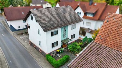 Zweifamilienhaus mit großem Grundstück und vielseitigem Potenzial in Gedern