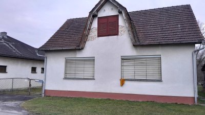 7522 STREM, Renovierungsbedürftiges Einfamilienhaus mit Gartenanteilen in der Bahnhofstraße zu verkaufen