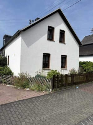 PREISREDUZIERUNG -PROVISIONSFREI- Charmantes, gepflegtes Haus mit traumhaftem Garten in Stromberg