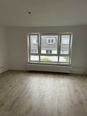 Schöne, modernisierte 2-Zi. KDB Wohnung zur Miete in Köln- Gremberg