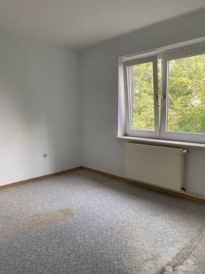 Renovierungsbedürftige Wohnung mit Balkon  (zusätzliche Garage verfügbar)