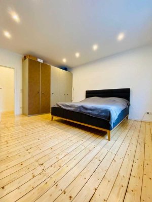 Altbaucharme mit Echtholzdielen im 3-Familienhaus