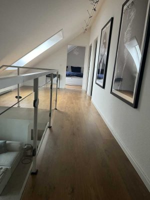 Galeriewohnung neu modernisiert mit Sonnenbalkon– Wohnen im Grünen mit der ganzen Familie!
