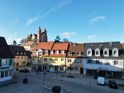 Wohnen, wo andere Urlaub machen – Altstadtjuwel am Breisacher Marktplatz mit Münsterblick und Garten