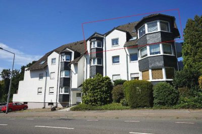 Dachgeschoss-Maisonette-Wohnung mit 4 1/2 Zimmern und Garagen-Stellplatz in Leverkusen-Schlebusch