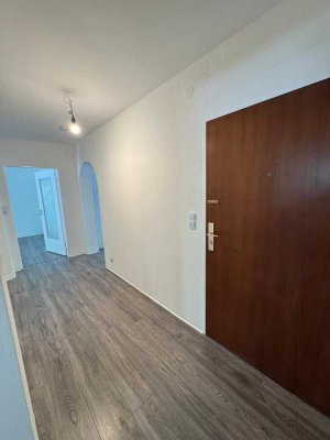 Gut gelegene, sanierte 3-Zimmer-Wohnung mit Balkon zu vermieten
