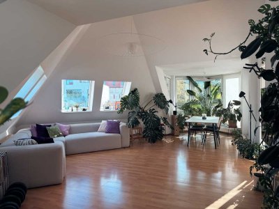 Sonniges Penthouse mit großer Südterrasse / Sunny Penthouse with Large South-Facing Terrace