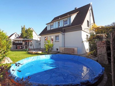 Modernes, grundsaniertes Einfamilienhaus mit großem Garten in ruhiger Wohngegend