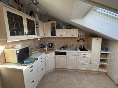 Renovierte 2 Zi.-DG-Wohnung mit Wohnküche in zentraler/ruhiger Wohnlage im OT Partenkirchen!