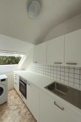 Schöne helle Dachgeschosswohnung in ruhiger Lage