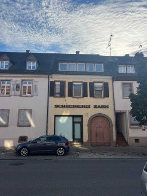 Zentral gelegen, vielseitig nutzbar – Sanierungsobjekt mit Charakter und Perspektive