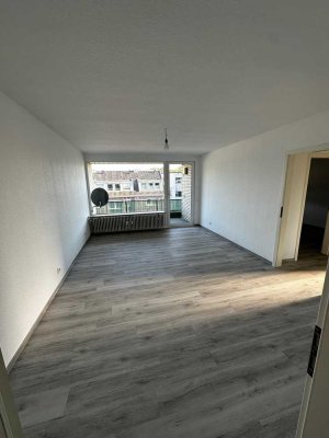 Vollständig renovierte 3-Raum-Wohnung mit Balkon in Übach-Palenberg