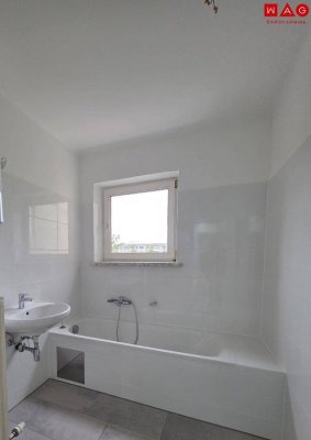 Frisch für SIE saniert! Neues Bad und WC! Großzügige 2-Raum-Wohnung mit Loggia am Bindermichl! Ab sofort!