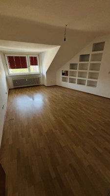 Tolle 2-Zimmer Dachgeschoss-Wohnung in absoluter TOP Lage am Stadtgarten !