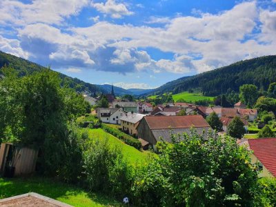 Attraktive 4-Zimmer-Wohnung mit Balkon in Hettigenbeuern