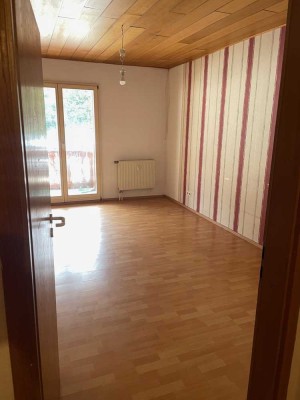 2,5 -Zimmer Wohnung mit Balkon, Nähe Ortseingang