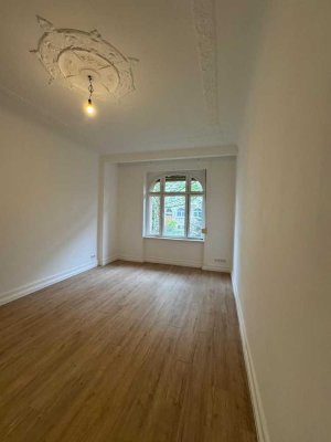 Erstbezug nach Sanierung! 4-Zimmeraltbauwohnung mit Balkon!