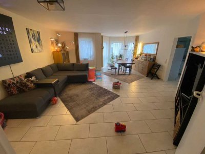 Sehr helle 4-Zimmer Wohnung in ruhiger Spielstrasse in Niederhöchstadt