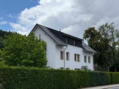 Top-sanierte 4-Raum-Wohnung in Freital-Hainsberg, Balkon, großer Garten in ruhiger Lage, Erdwärme
