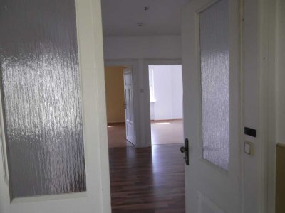 Altbauwohnung mit viel Licht und schönen Zimmern